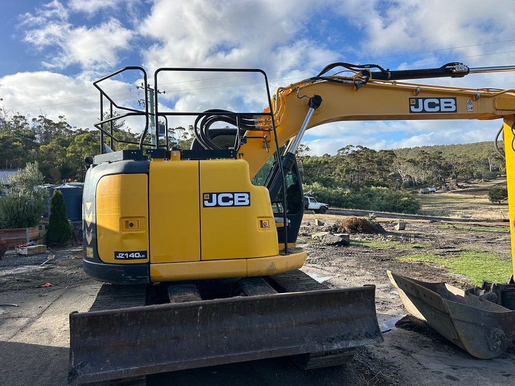 2018 JCB JZ140D-LC excavator Excavator for sale
